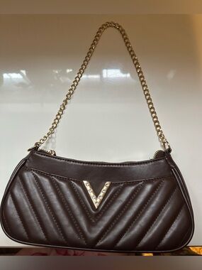 V-Accent Shoulder Bag in Dark Brown